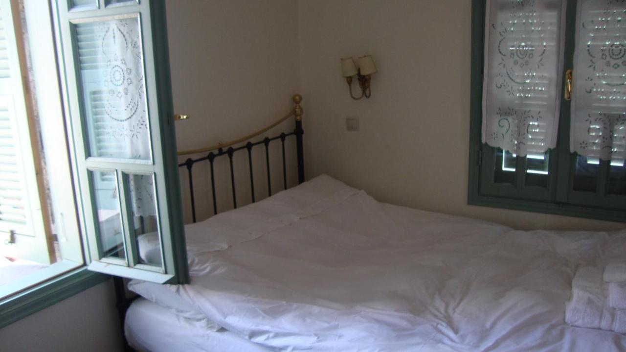 Oikia Alexandrou Traditional Inn أرنايا الغرفة الصورة